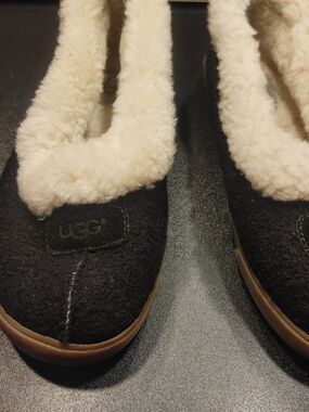 UGG Women’s Black Slip-On Slippers with Cream Shearling Trim Size 10